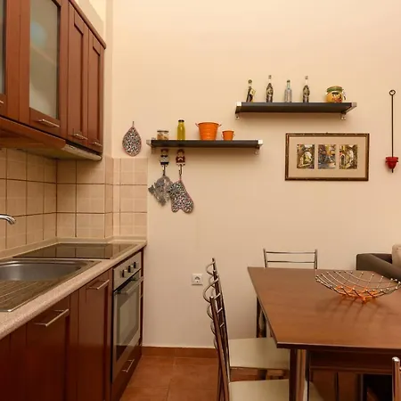 Zoe's Sea View דירה